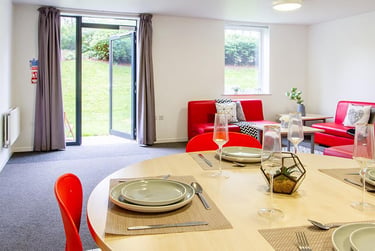 1 bed flat, De Walden Way, City Centre, Bradford, BD71BD - Image 2